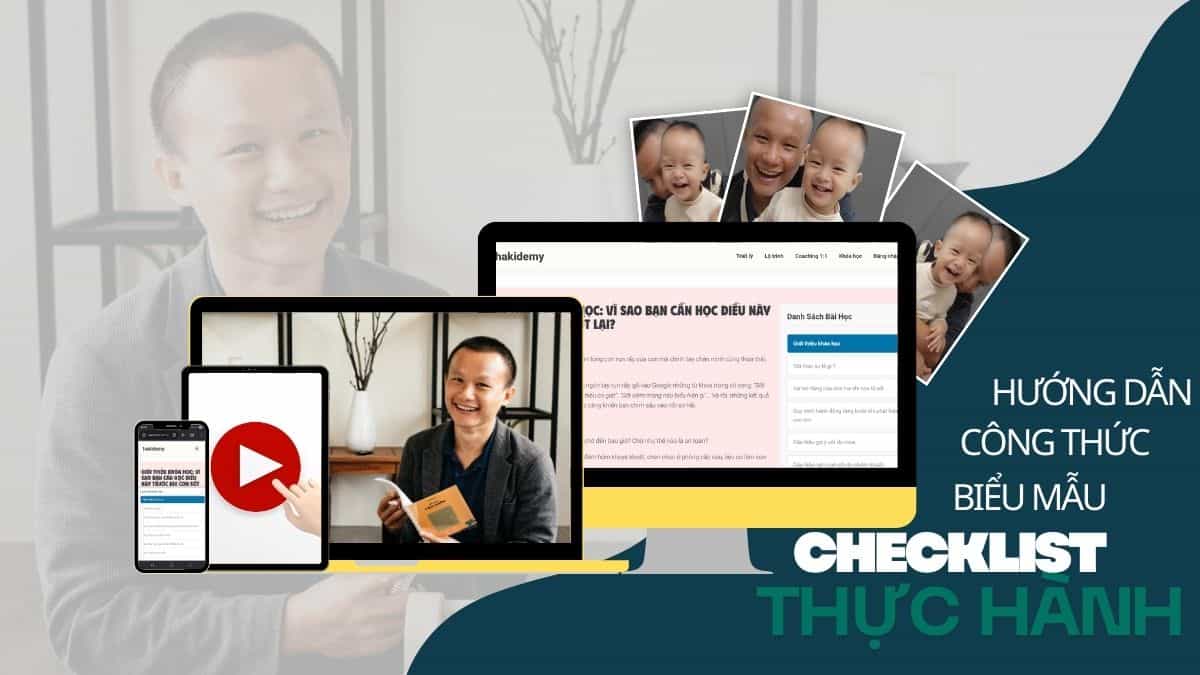 Bàn tay mẹ đang cầm nhiệt kế với vẻ mặt bình tĩnh